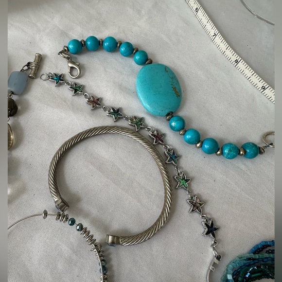 Set of 10 blue and neutral vibe bracelets - Picture 4 of 7